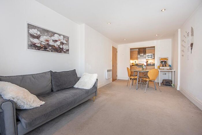 1 Bedroom Flat To Rent In Seven Kings Way Royal Quarter, KT2