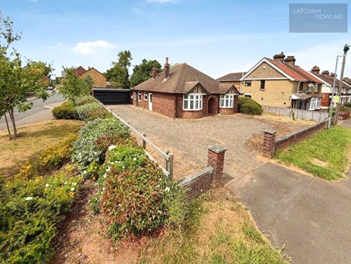 3 Bedroom Detached Bungalow For Sale In Everton Road, Potton, SG19