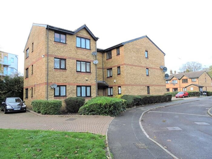 1 Bedroom Flat To Rent In Gartons Close, Enfield, EN3
