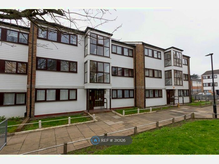 1 Bedroom Flat To Rent In Tenterden Road, London, N17