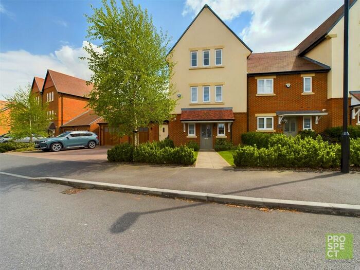 4 Bedroom End Of Terrace House To Rent In Rosebay Crescent, Warfield, Bracknell, Berkshire, RG42