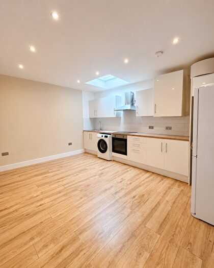 3 Bedroom Flat To Rent In Seven Sisters Road, London, London, N4