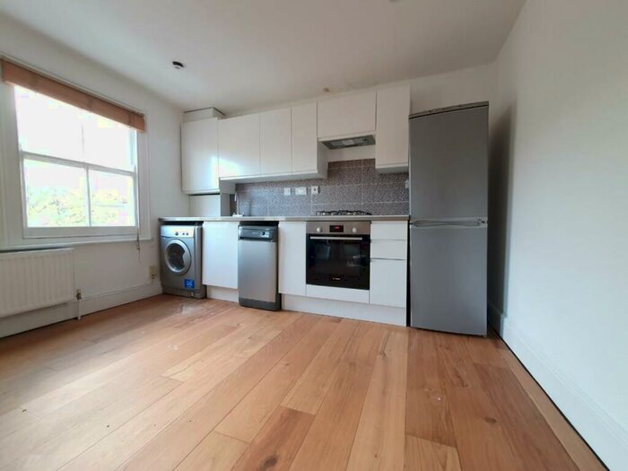 3 Bedroom Flat To Rent In Mayton Street, Holloway, N7