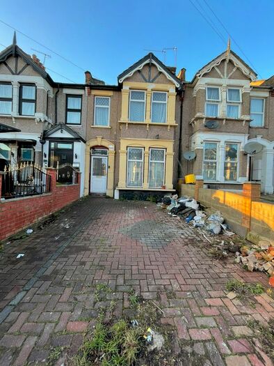 4 Bedroom Terraced House To Rent In Courtland Avenue, Ilford IG1