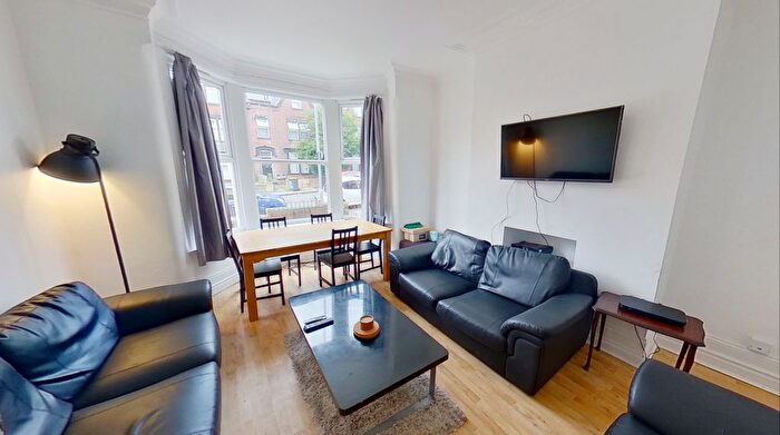 7 Bedroom Terraced House To Rent In Estcourt Avenue, Headingley, Leeds, West Yorkshire, LS6