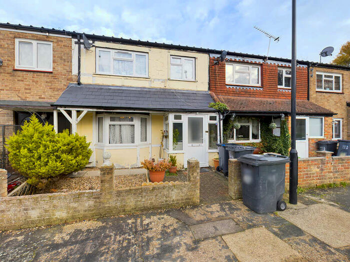 Houses for sale & to rent in CR0 0JR, Salcot Crescent, New Addington