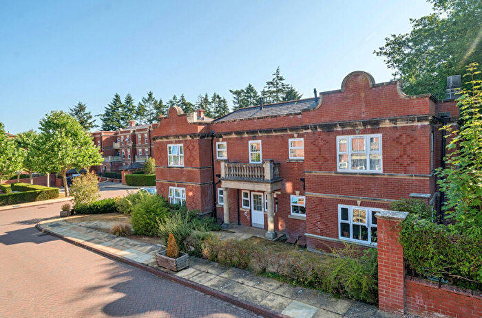 1 Bedroom Flat For Sale In Franklin Court, Wormley, Godalming, Surrey, GU8