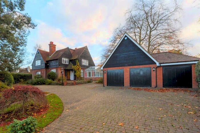 5 Bedroom Detached House To Rent In Yardley Park Road, Tonbridge, TN9