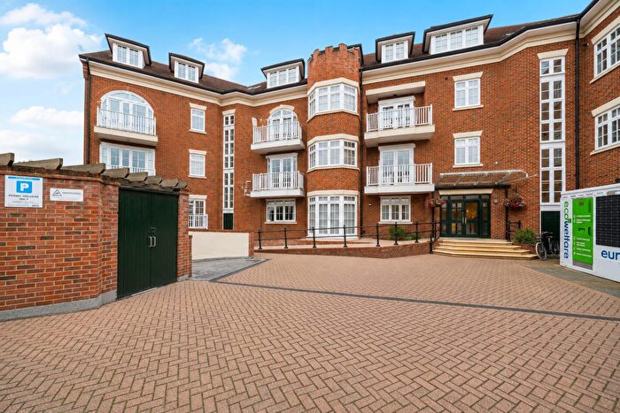 3 Bedroom Apartment For Sale In King Stable Street, Eton, SL4