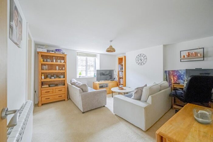 1 Bedroom Apartment For Sale In Barton Court, Cirencester, GL7