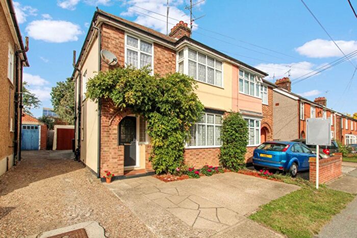 3 Bedroom Semi-Detached House For Sale In Washington Road, Maldon, CM9