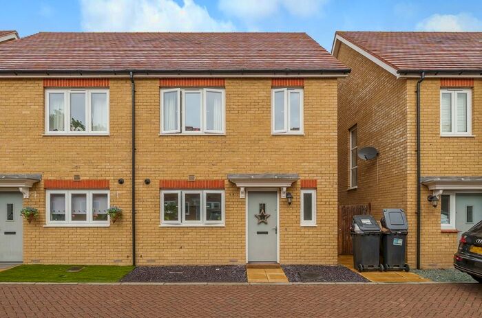 3 Bedroom Semi-Detached House For Sale In Brooks Drive, Ryarsh, West Malling, ME19