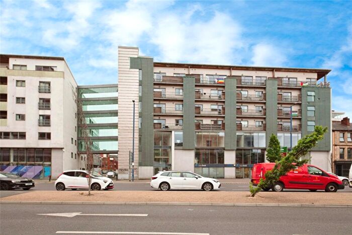 2 Bedroom Flat For Sale In Oldham Road, Manchester, Greater Manchester, M4