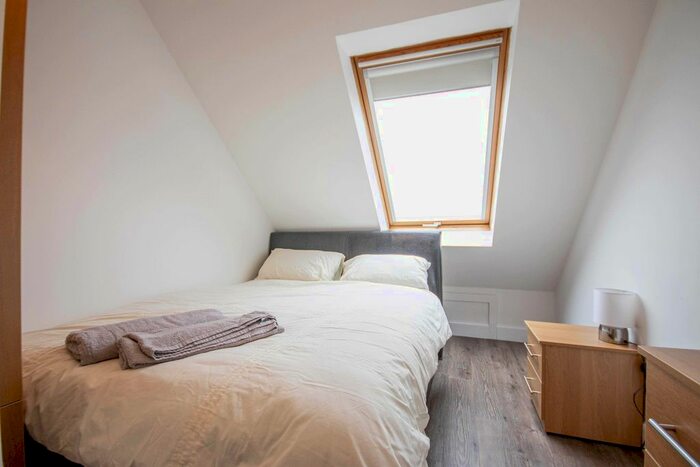 8 Bedroom Flat To Rent In Nicolson Street, Edinburgh, EH8