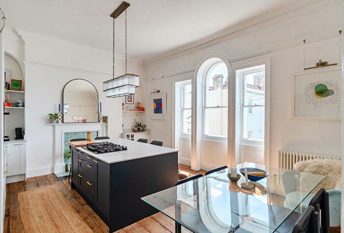 2 Bedroom Flat For Sale In Devonshire Place, Bath, Somerset, BA2