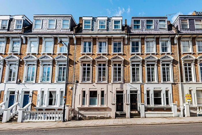 2 Bedroom Flat To Rent In Sheet Street, Windsor, SL4