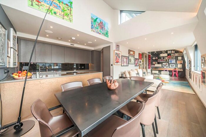 2 Bedroom Flat For Sale In Rosebery Avenue, Clerkenwell, EC1R