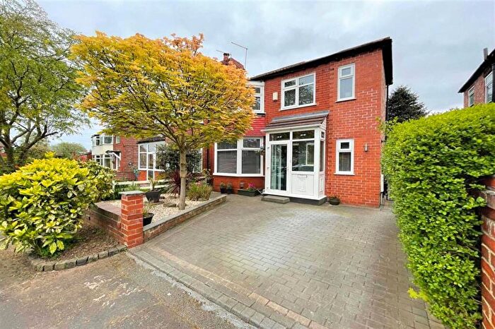 3 Bedroom Semi-Detached House For Sale In Rydal Avenue, Sale, M33