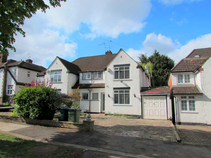 3 Bedroom Semi-Detached House To Rent In Boxtree Road, Harrow Weald, Middlesex, HA3