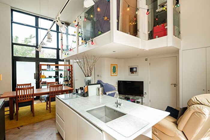 3 Bedroom End Of Terrace House For Sale In Empress Mews, London, SE5