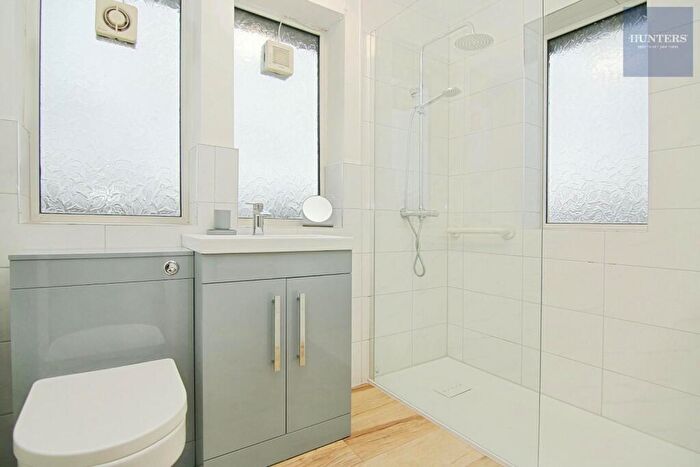 3 Bedroom Semi Detached House For Sale In Chatsworth Road, Pudsey, LS28