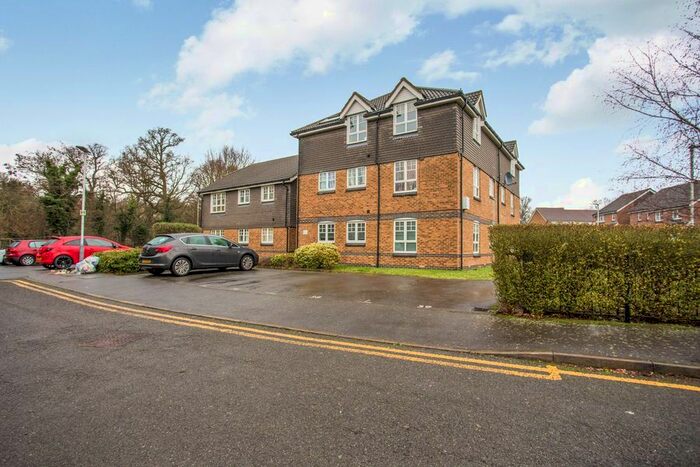 2 Bedroom Flat To Rent In Rutherford Close, Uxbridge UB8