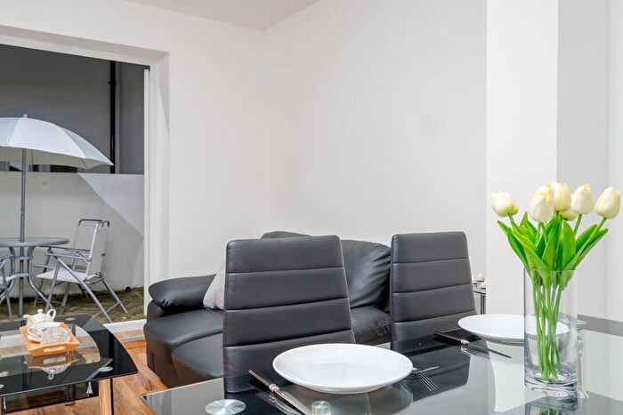 1 Bedroom Studio To Rent In - Saint James's Road, London, United Kingdom, Jx, London, SE1