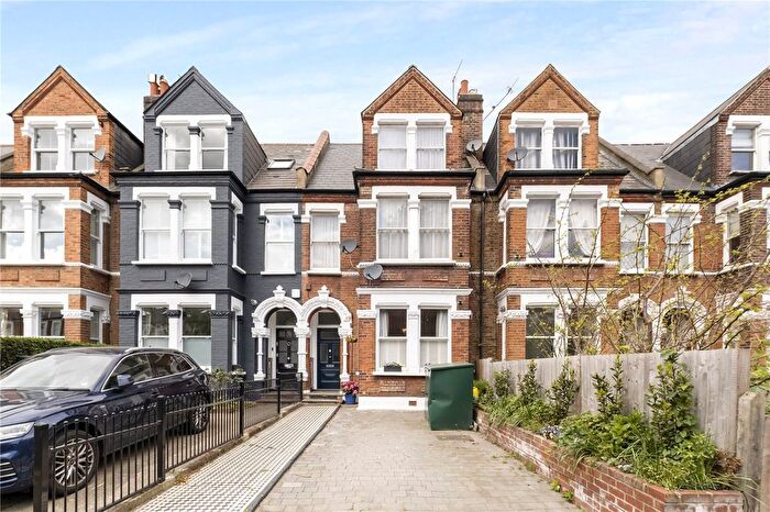 2 Bedroom Flat For Sale In Earlsfield Road, London, SW18