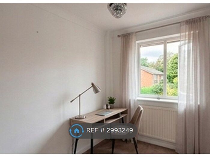 3 Bedroom Terraced House To Rent In Fircroft Close, Woking, GU22