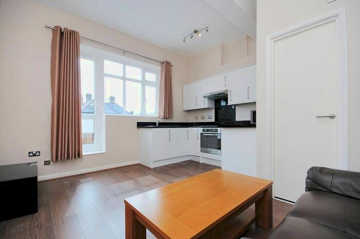 1 Bedroom Flat To Rent In Upper Tooting Road, London, SW17
