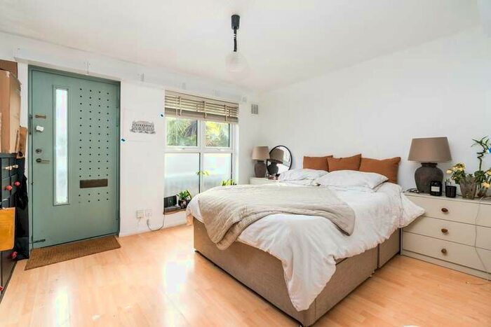 1 Bedroom Flat To Rent In Grovelands Close, London, SE5