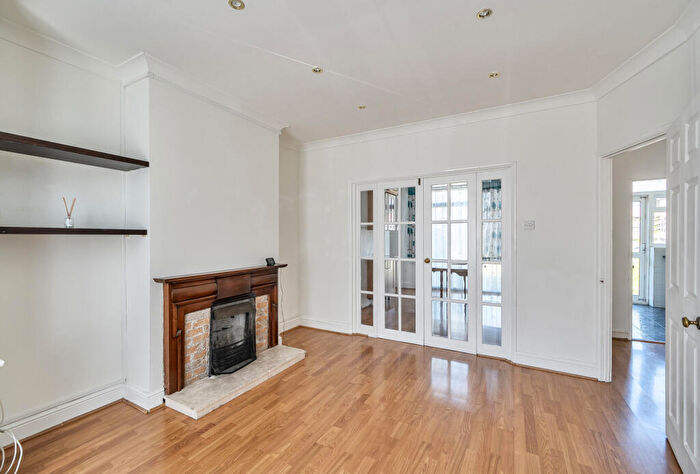 3 Bedroom Semi Detached House For Sale In Princes Avenue, London, NW9