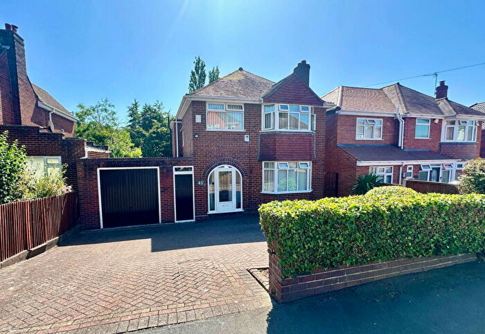 3 Bedroom Detached House For Sale In Vicarage Road West, Woodsetton, DY1