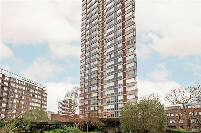 3 Bedroom Flat To Rent In Cambridge Square, Hyde Park, W2