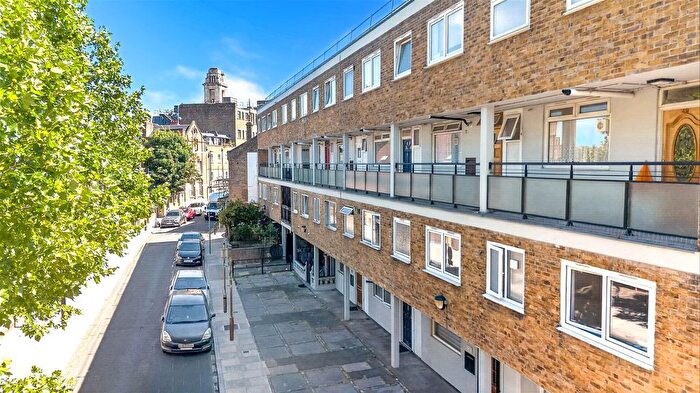 3 Bedroom Maisonette For Sale In Cleveland Way, London, E1