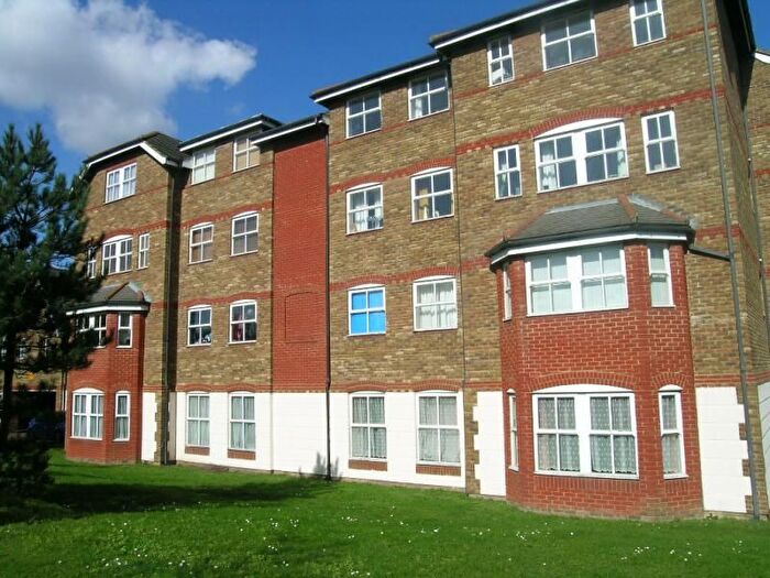 2 Bedroom Flat To Rent In Wingate Court, Aldershot, GU11
