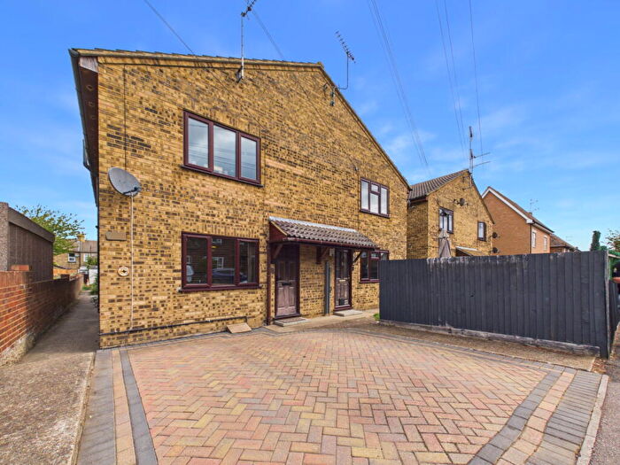 1 Bedroom Maisonette For Sale In Rookery Crescent, Cliffe, Rochester, ME3
