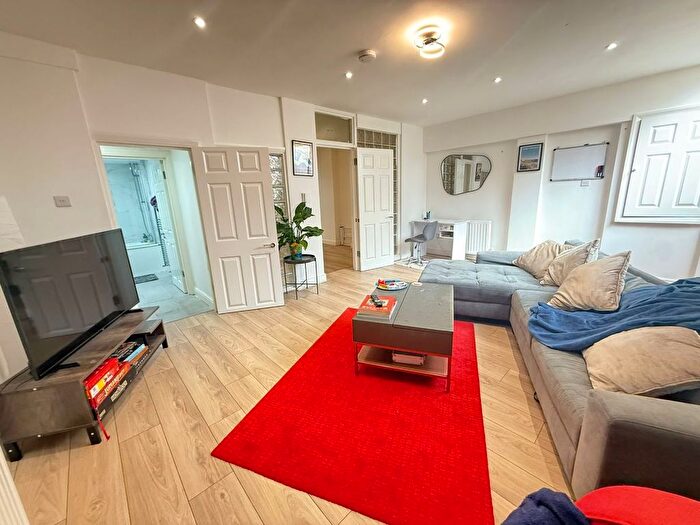 3 Bedroom Maisonette To Rent In Hornsey Road, London, N19