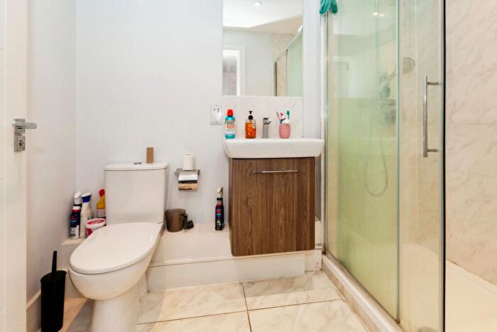 1 Bedroom Flat For Sale In High Street, Slough, SL1