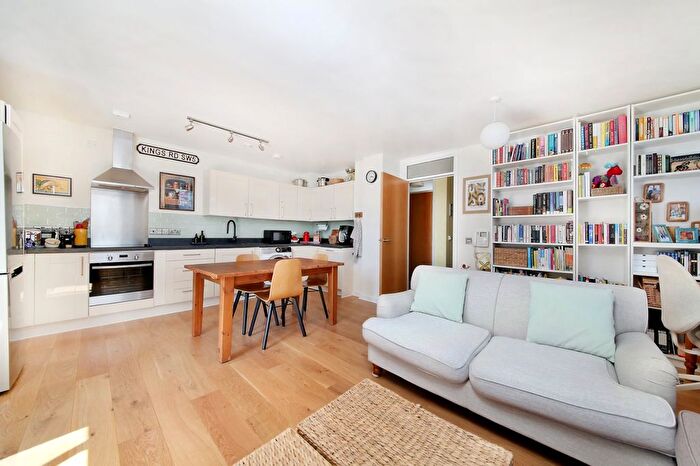 2 Bedroom Flat For Sale In Truman House, Oak Square, SW9