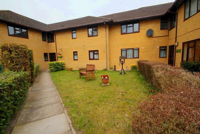 2 Bedroom Flat To Rent In Micheldever Road, Andover, SP10
