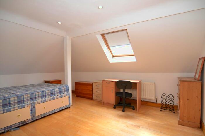 4 Bedroom Flat To Rent In Park Road, Kingston Upon Thames, KT2