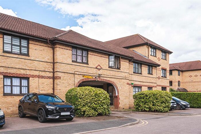 1 Bedroom Apartment For Sale In Hickory Close, Edmonton, N9