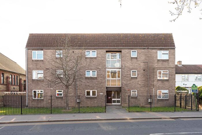 3 Bedroom Flat For Sale In Blackhorse Road, Walthamstow, E17