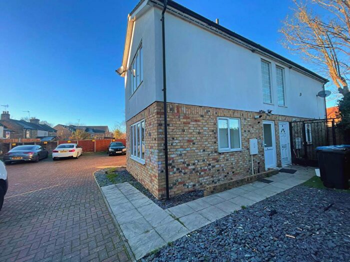 2 Bedroom Maisonette To Rent In Amhurst Close, Enfield, EN3