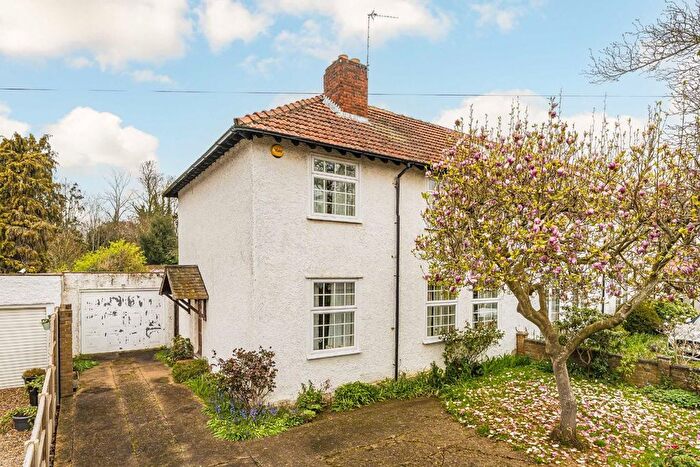 3 Bedroom Semi Detached House For Sale In Queens Way, Hanworth Park, TW13