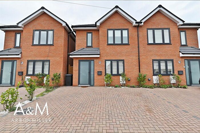 3 Bedroom Semi Detached House For Sale In Tweed Way, Collier Row, RM1