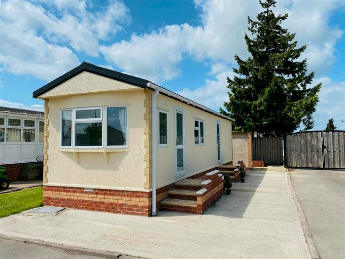 2 Bedroom Mobile/park Home For Sale In Flaxley Road, Selby, YO8