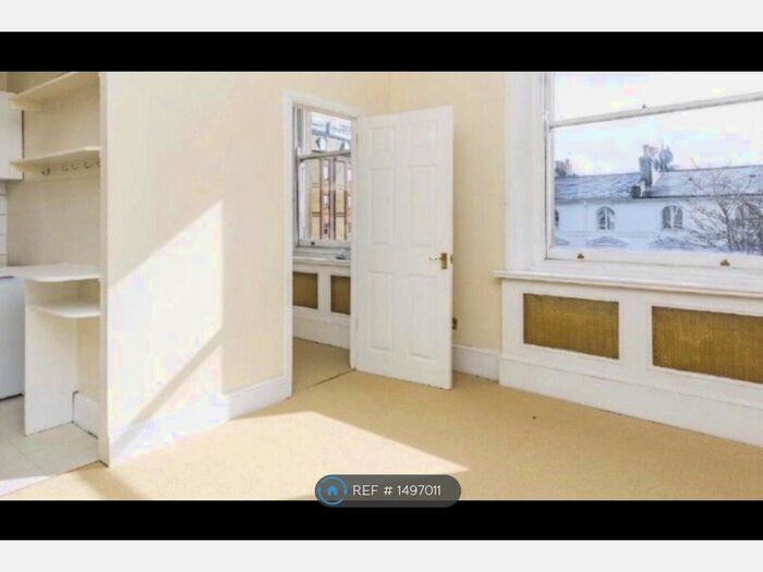 2 Bedroom Flat To Rent In Barker Street, London, SW10