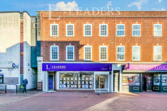 3 Bedroom Flat To Rent In High Street, PO12